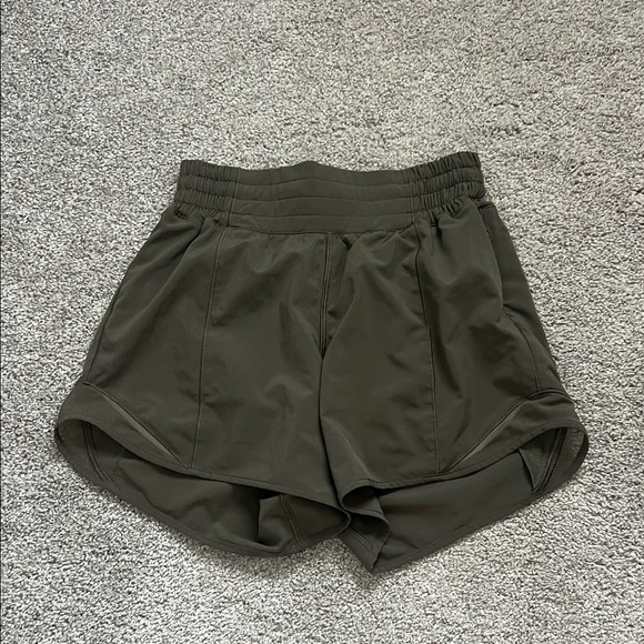 lululemon hotty hot high rise 4 inch shorts - Picture 1 of 3
